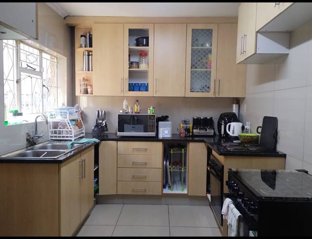 3 BEDROOM HOUSE SOLD IN ROSHNEE